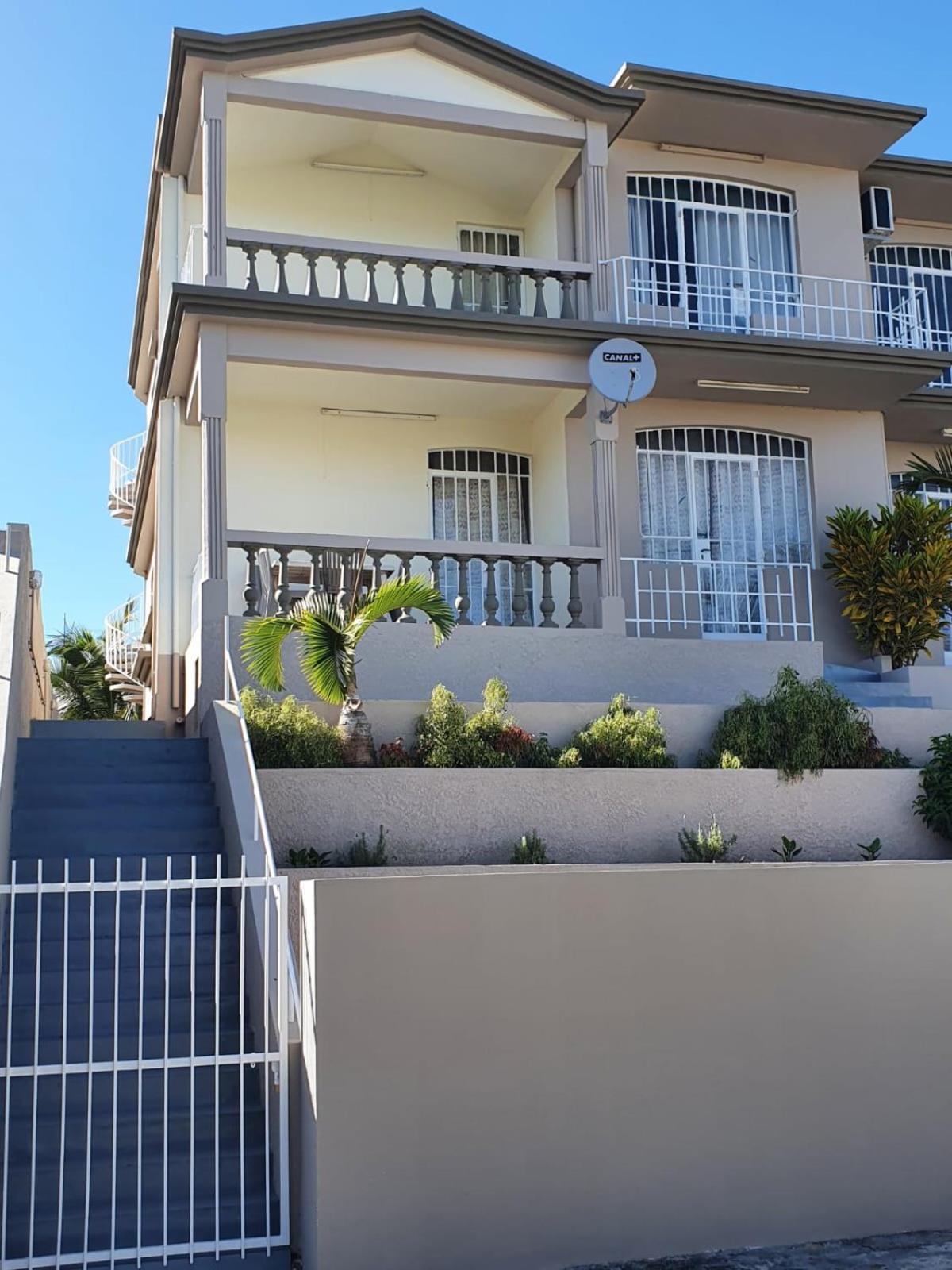 Tropical Retreats Apartment Flic en Flac Exterior photo